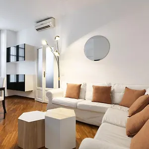 https://charming-san-babila-apt.italymilanhotels.net